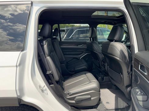 New 2026 Jeep Grand Cherokee L Limited w/ Limited Altitude Package AWD/4WD image 6