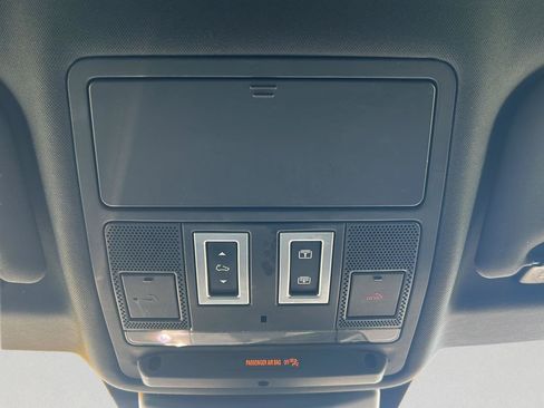 Used 2020 Land Rover Range Rover Evoque R-Dynamic SE AWD/4WD image 17