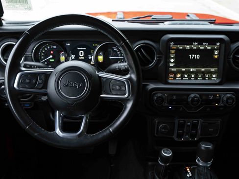 Used 2022 Jeep Wrangler Unlimited Sahara AWD/4WD image 20