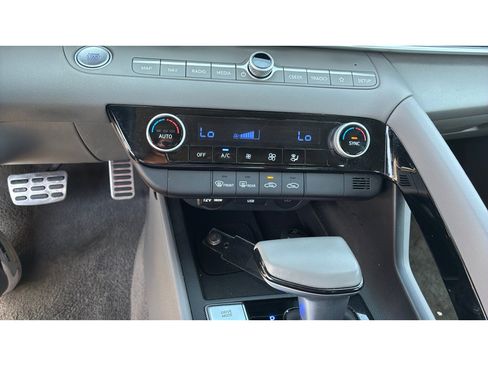 Used 2025 Hyundai Elantra SEL FWD image 15
