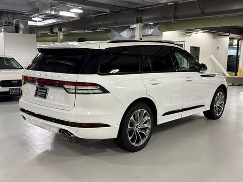 Used 2026 Lincoln Aviator AWD w/ Jet Appearance Package image 2