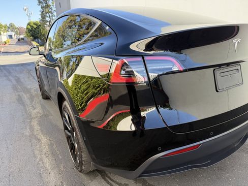 Used 2022 Tesla Model Y Long Range AWD/4WD image 10