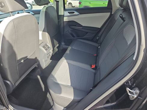 New 2025 Volkswagen Taos SE image 20