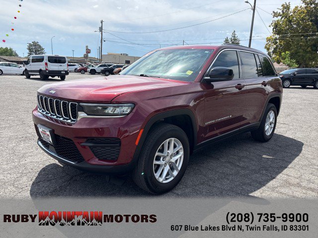 Used 2024 Jeep Grand Cherokee Laredo X w/ Luxury Tech Group I AWD/4WD image 3