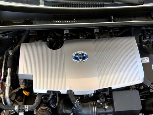 Used 2020 Toyota Prius LE FWD image 32