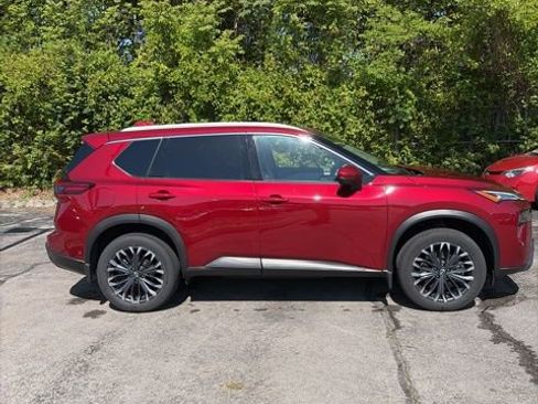 Used 2025 Nissan Rogue SL w/ Tech Package AWD/4WD image 5