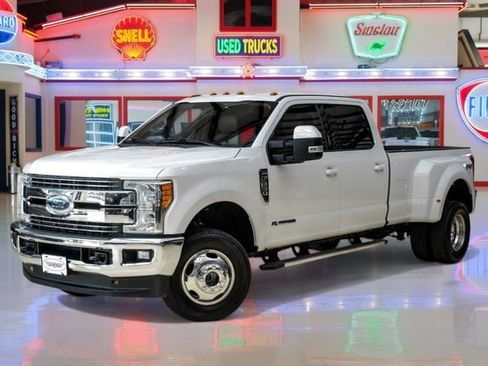 Used 2017 Ford F350 Lariat w/ Lariat Value Package AWD/4WD image 2