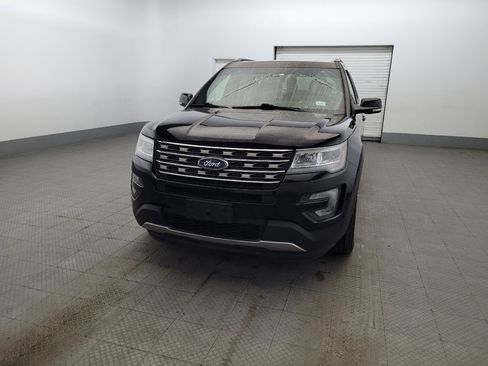 Used 2017 Ford Explorer XLT w/ Equipment Group 202A AWD/4WD image 15