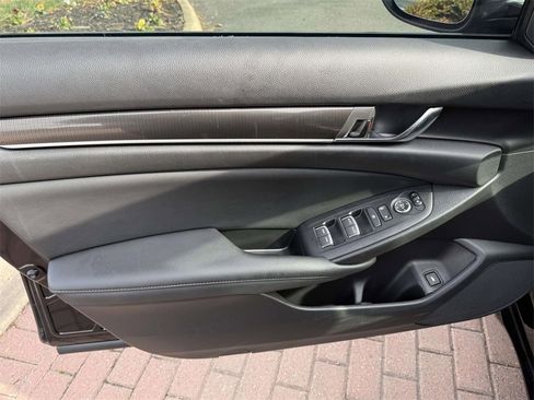 Used 2021 Honda Accord Sport image 9