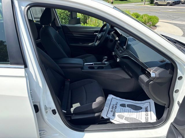 Used 2025 Nissan Altima 2.5 SV FWD image 14