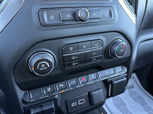 Used 2024 Chevrolet Silverado 2500 Custom w/ Custom Value Package image 18