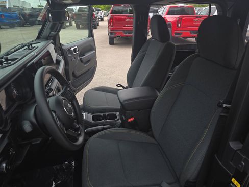 Used 2025 Jeep Wrangler Sport AWD/4WD image 15