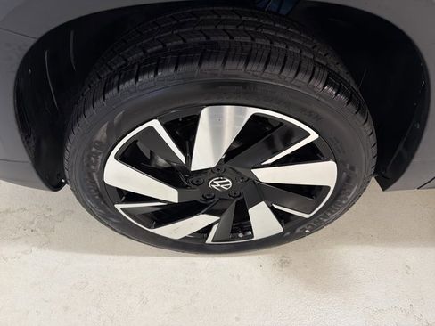 Certified 2024 Volkswagen Taos SEL image 11