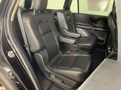 Used 2022 Lincoln Aviator AWD w/ Premium Package image 40