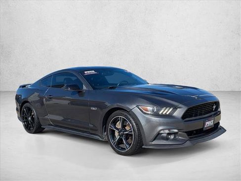 Used 2017 Ford Mustang GT Premium image 3