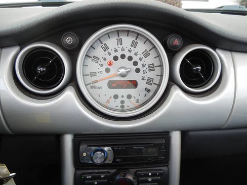 Used 2004 MINI Cooper Hardtop FWD image 3