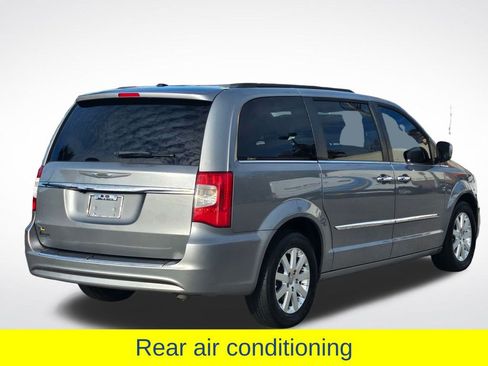 Used 2016 Chrysler Town & Country Touring image 32