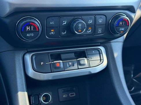 Used 2022 GMC Acadia SLT w/ Technology Package image 24