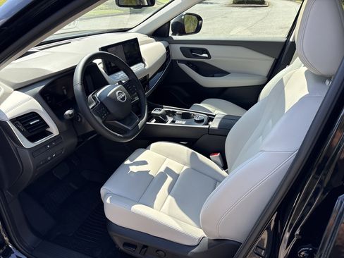 Used 2025 Nissan Rogue SL w/ SL Premium Package image 9