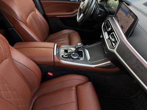 Used 2022 BMW X7 M50i image 38