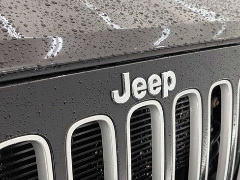 Used 2017 Jeep Wrangler Unlimited Sahara w/ Connectivity Group image 13