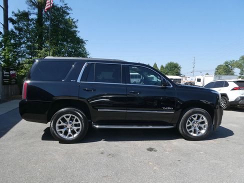 Used 2017 GMC Yukon SLT AWD/4WD image 4