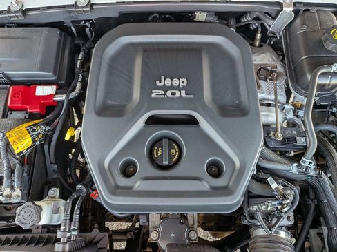 Used 2021 Jeep Wrangler Unlimited Rubicon w/ Cold Weather Group AWD/4WD image 14