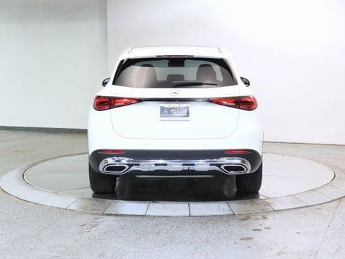Used 2025 Mercedes-Benz GLC 300 4MATIC image 11
