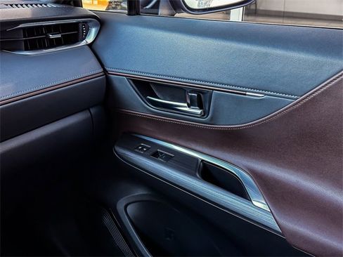 Certified 2024 Toyota Venza XLE image 25