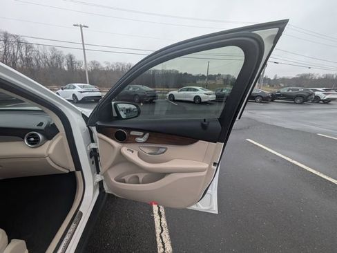 Used 2021 Mercedes-Benz GLC 300 4MATIC image 18