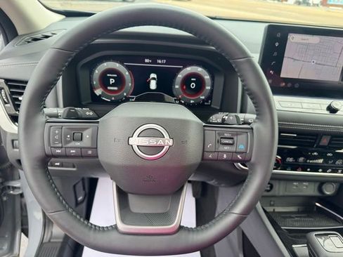 Used 2025 Nissan Rogue SL w/ Tech Package FWD image 15