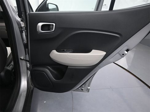 Used 2023 Hyundai Venue SEL image 17