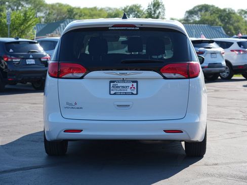 Used 2021 Chrysler Voyager L FWD image 4