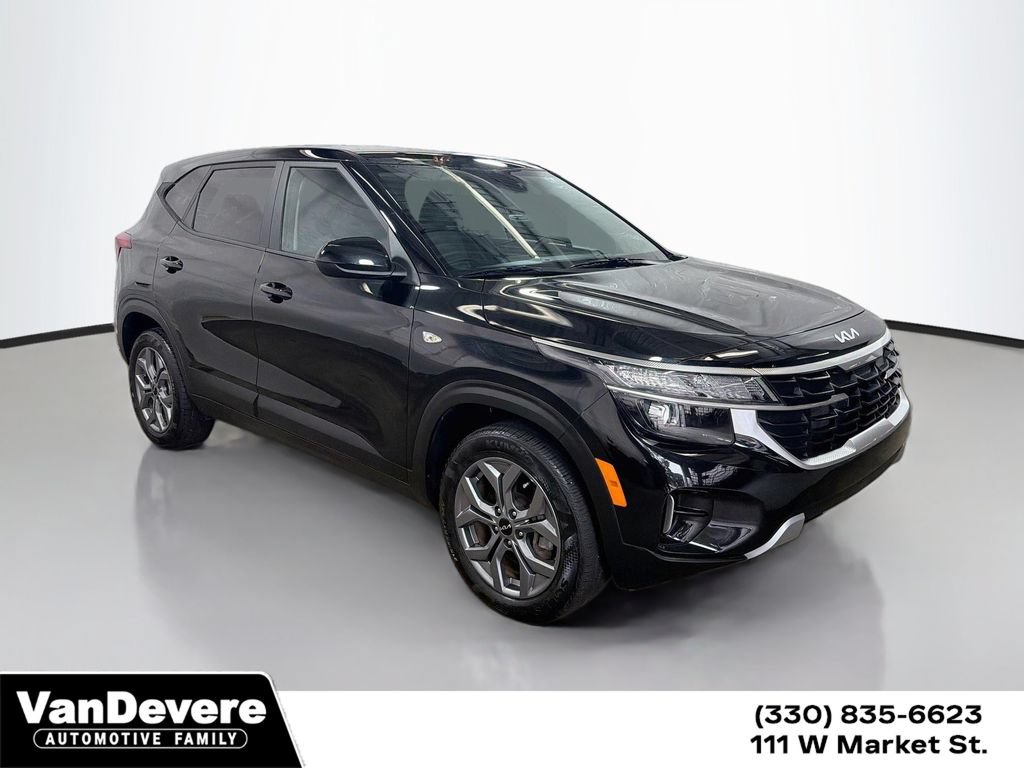 Used 2024 Kia Seltos LX AWD/4WD image 1