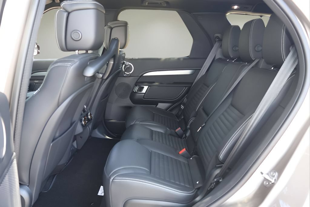 New 2026 Land Rover Discovery Dynamic SE AWD/4WD image 12