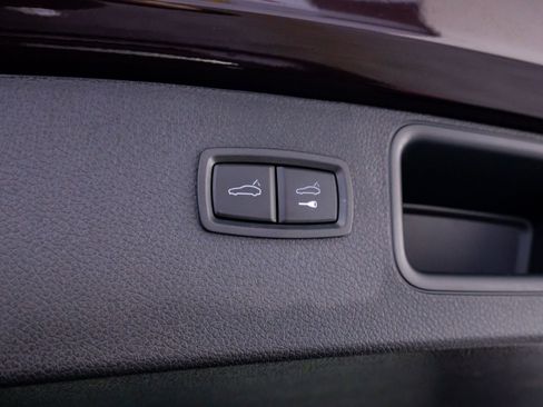 Certified 2023 Porsche Macan S image 30