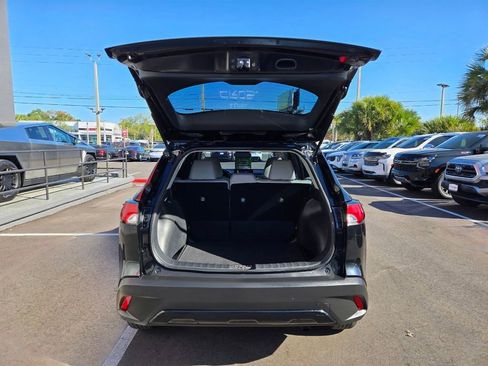 Used 2024 Toyota Corolla Cross L image 16