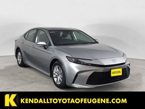 Used 2025 Toyota Camry LE FWD image 3