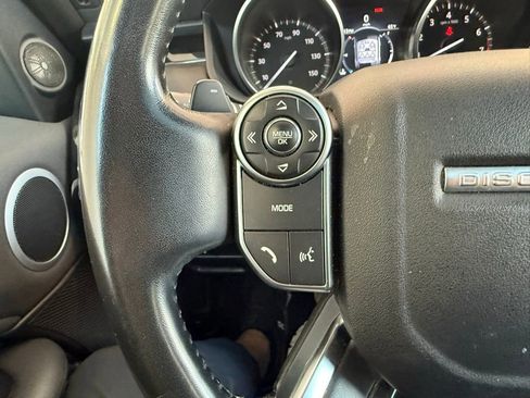 Used 2018 Land Rover Discovery SE image 29