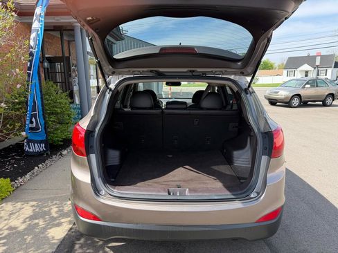 Used 2011 Hyundai Tucson Limited w/ Premium Pkg 3 image 4