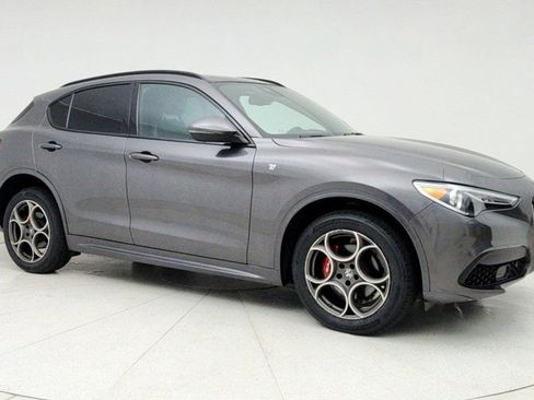 Used 2022 Alfa Romeo Stelvio Ti image 3
