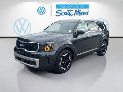 Used 2025 Kia Telluride EX w/ EX Captain's Chair Package FWD image 3