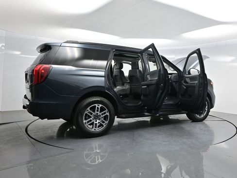 Used 2025 Ford Expedition Active image 4