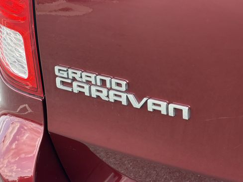Used 2018 Dodge Grand Caravan SE w/ UConnect Hands-Free Group FWD image 31