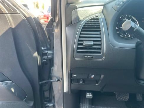 Used 2022 Nissan Armada SV w/ SV Appearance Package RWD image 18