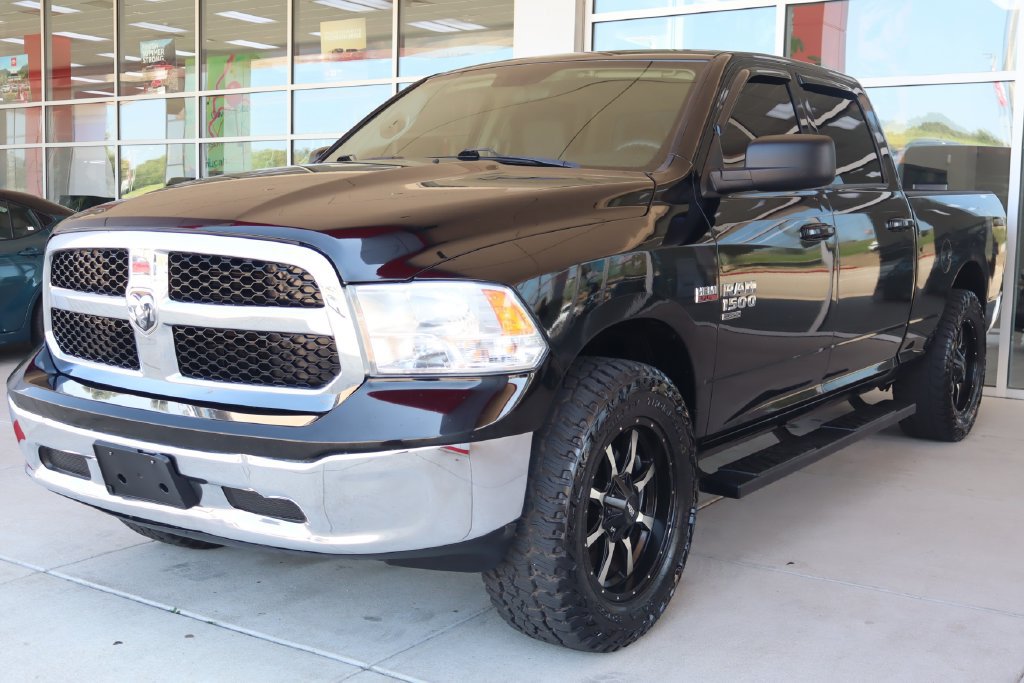 Used 2021 RAM 1500 Classic SLT AWD/4WD image 3
