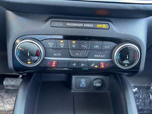 Used 2022 Ford Escape Titanium image 22