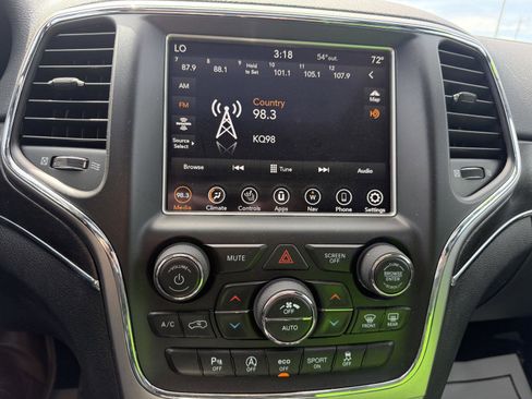 Used 2018 Jeep Grand Cherokee Limited AWD/4WD image 18