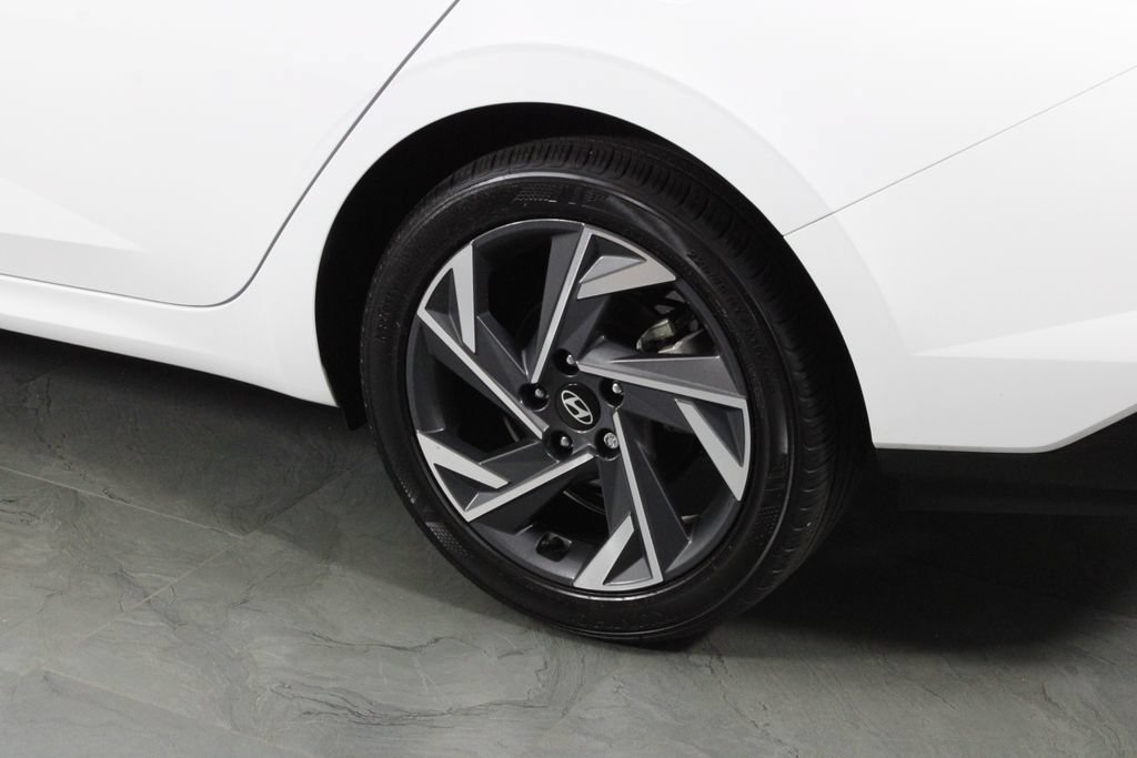 Certified 2025 Hyundai Elantra Sport FWD image 15