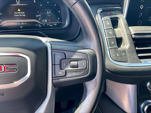 Used 2023 GMC Yukon XL SLT AWD/4WD image 14